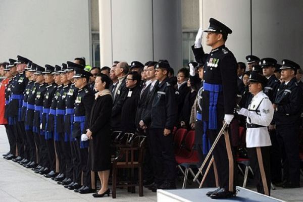 香港警察局处长和祖读杂很保安局局长谁级别大