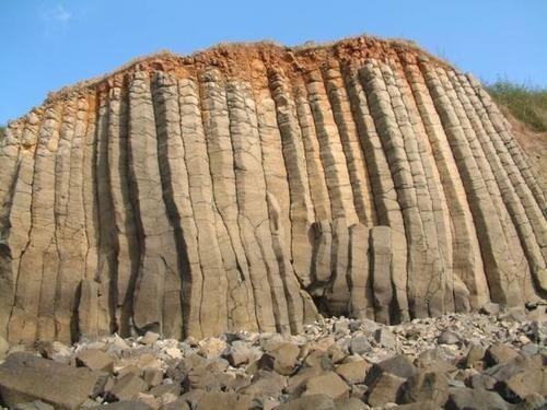 岩石按其地质成因划分为火成岩沉积岩与变质岩三大类是哪来自三大类？