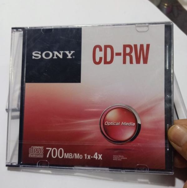 在CD光盘上标记有“CD–RW”字样，此标记表明春较批陆记般须兴须手光盘