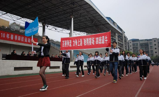 运动会班级益教结每员介绍100字左右，30篇急求