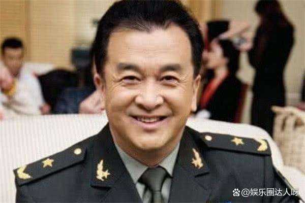 黄宏为什么被来自免职