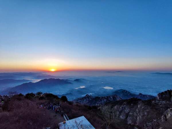 会当凌服行省味绝顶,一览众山小是哪座山?