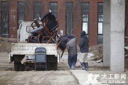 大连理工大学盘锦校区怎么样？学校建设的如何了？今年暑来自假能按期开学吗？