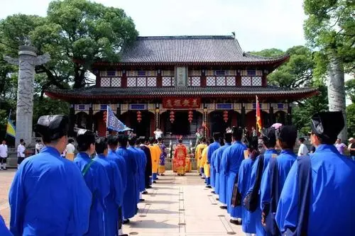 《龙虎山》天师府收徒条件是什么？